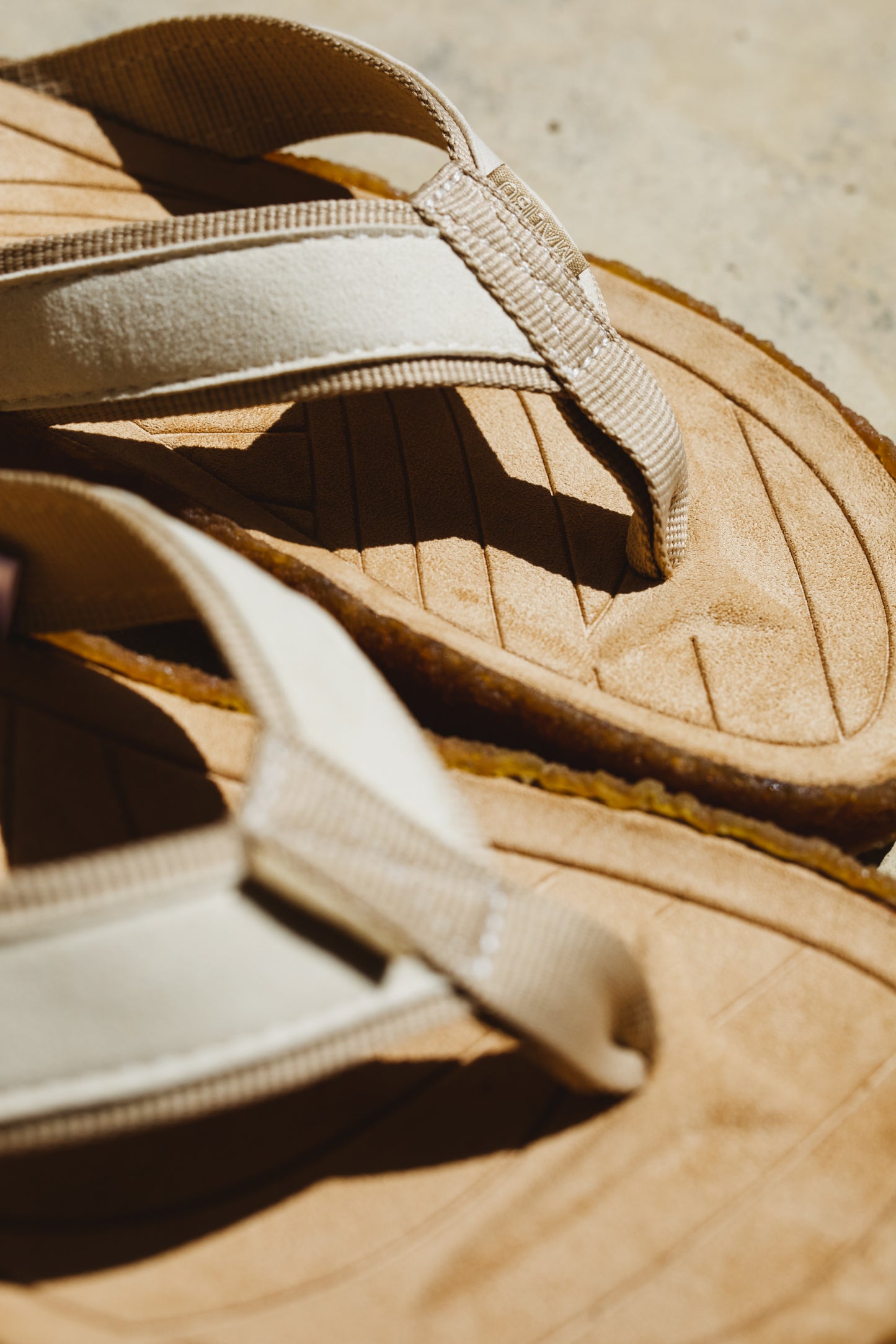 SURFRIDER | SUEDE VEGAN | NYLON | CREPE GUM RUBBER | BEIGE