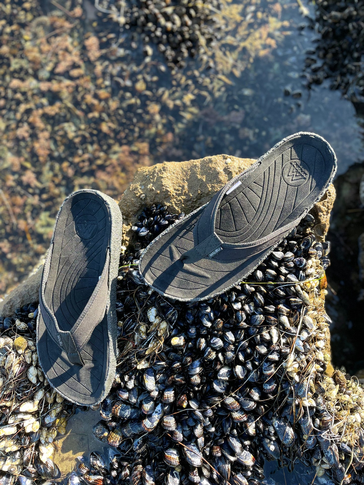 SURFRIDER | SUEDE VEGAN | NYLON | CREPE GUM RUBBER | BLACK