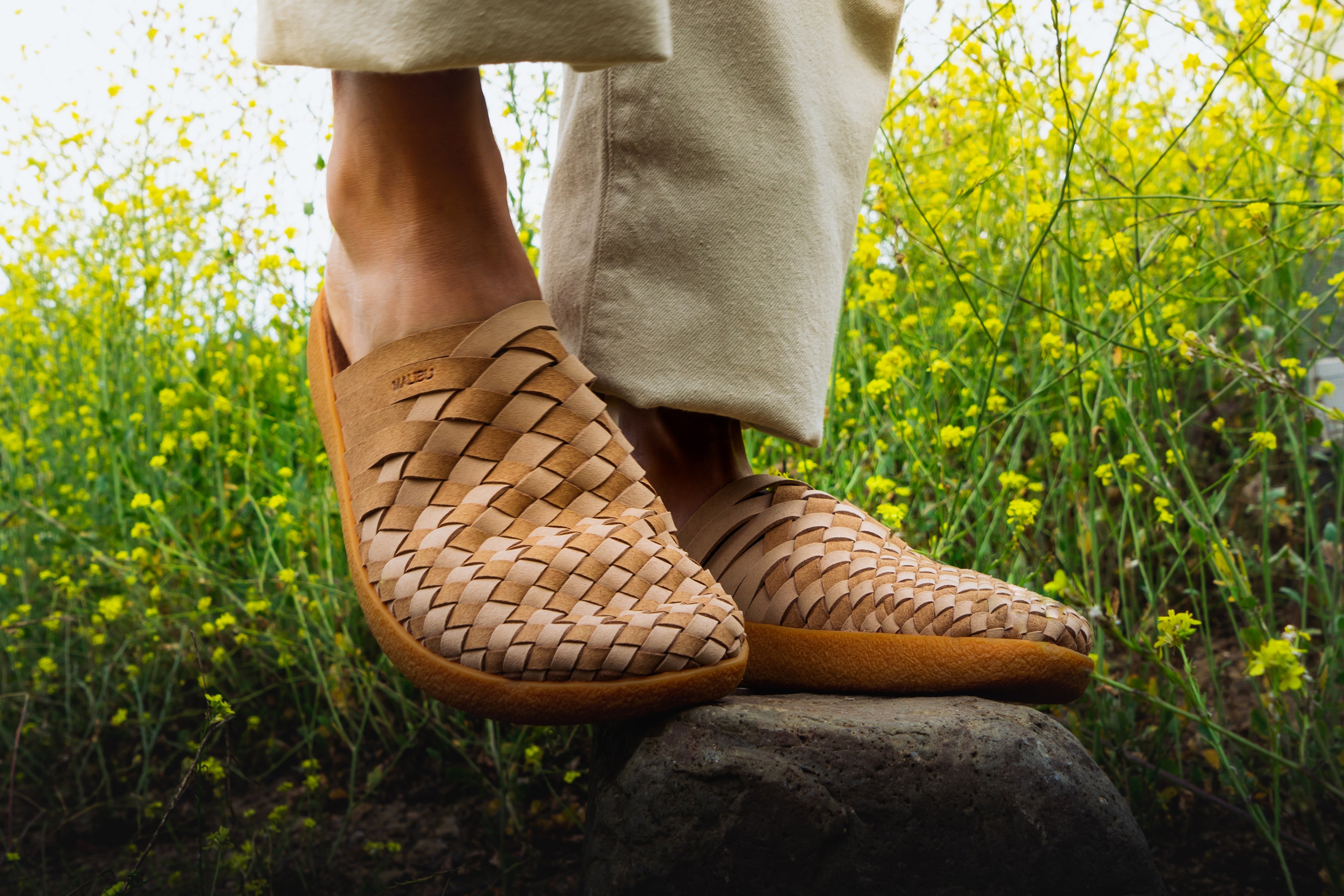 新品処分Malibu Cowboy 本革 ムートン　レッグウオーマー キャメル Colony | Vegan Suede | Rubber | Two Tone | Coyote | Beige – Malibu
