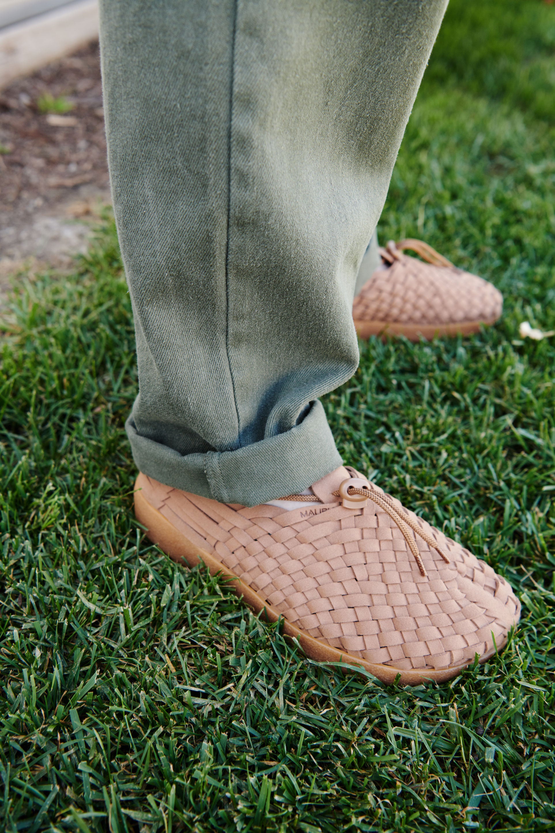 ホットプレート セール Leather Vegan Suede | Latigo | Malibu – Taupe/Tan | Rubber 靴